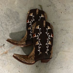 Snakeskin pointed toe boots with flower detail